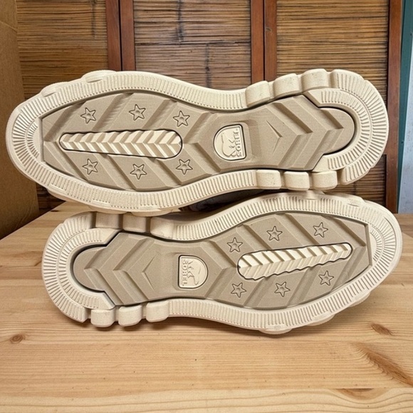 $249 Sorel - Caribou™ X Boot Chelsea lug Cozy - cream ivory shearling Size 9.5 - Picture 11 of 15